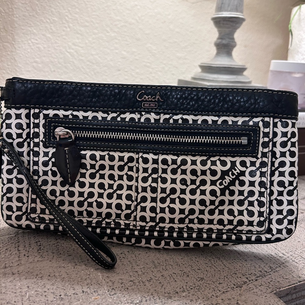 RARE !! Coach Limited Edition Black and White Patterned Wristlet